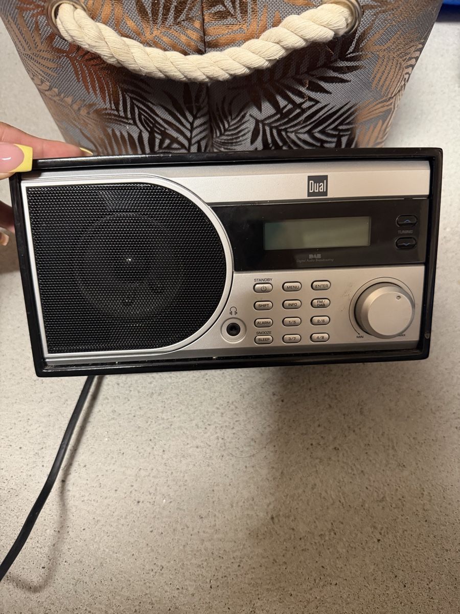 Dual Radios: Dual Radio – Gebraucht aus Holderbank AG von mic_vm2j