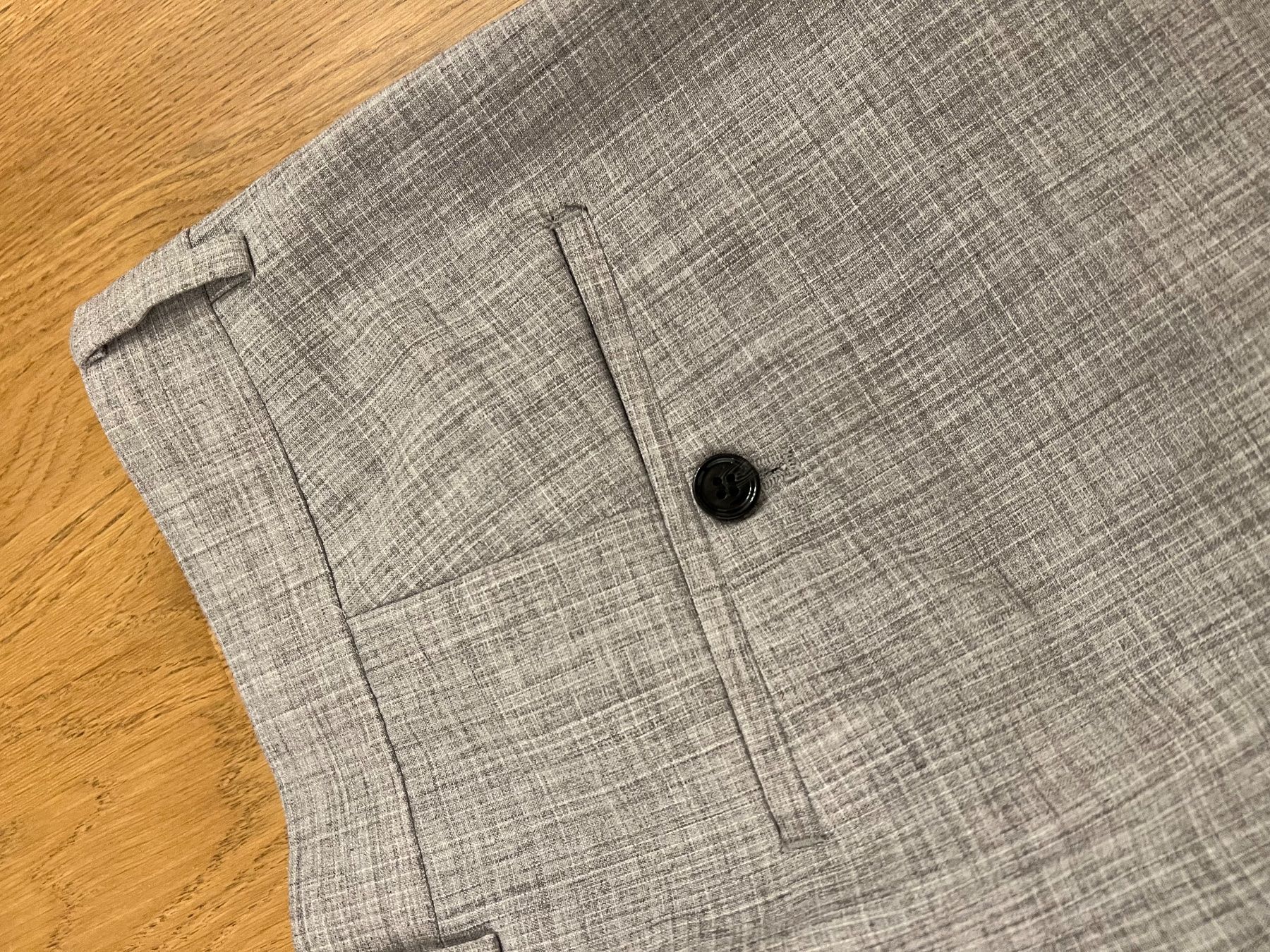 H&M Pantaloni: Hellgraue Hose (slim fit EUR50) – Usato da Altendorf venduto da wqv_97 1