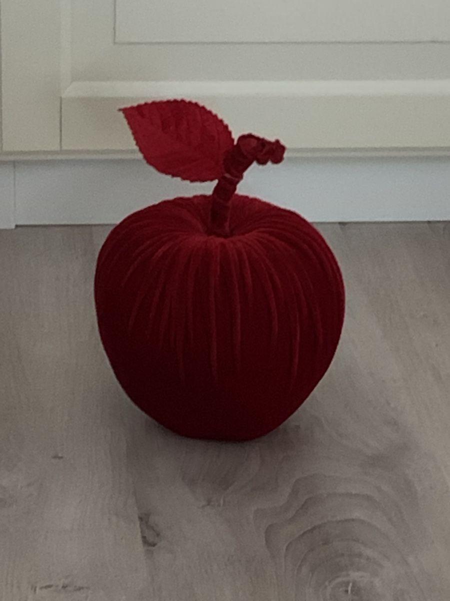 Tutte le decorazioni: Grosser roter Samt Apfel, Dekor, 24 cm – Usato da Nunningen venduto da silvermoon68 2