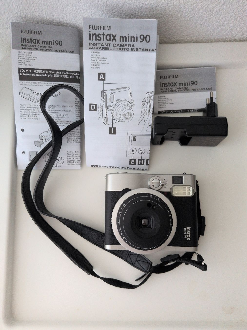 Fujifilm Fotocamera: Fujifilm Instax mini 90 polaroid camera – Usato da Aubonne venduto da MVMT89