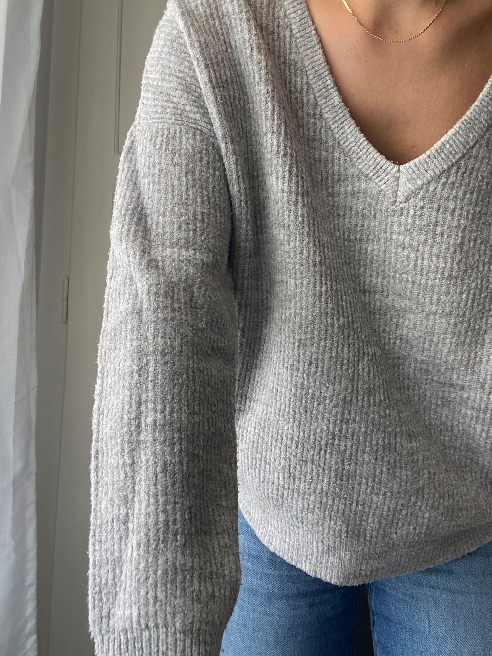 Only Maglioni & Felpe: Grauer Pullover mit V-Ausschnitt – Usato da Bern venduto da Lisa_Joy 1