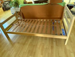 Einfaches Bettgestell mit Lattenrost 190 x 90cm