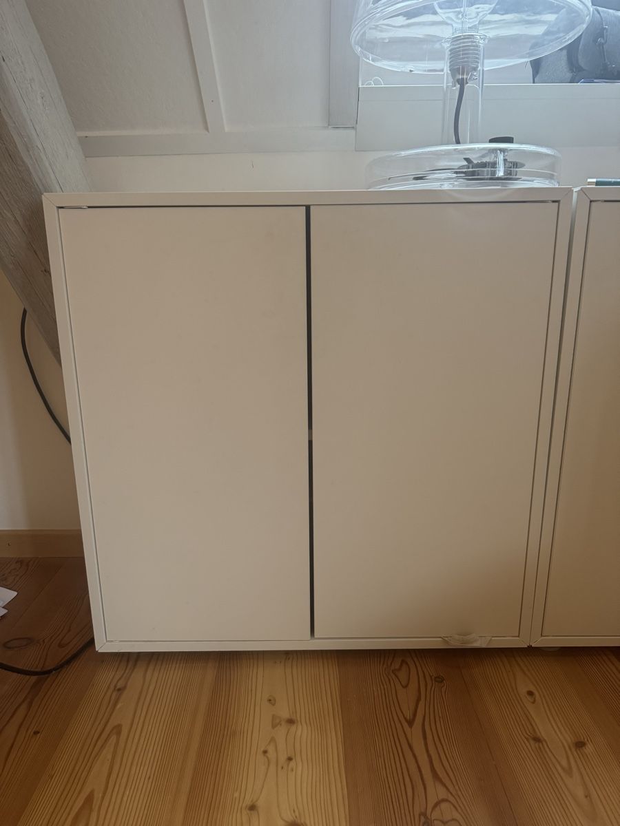 Ikea Armadi: Mobiletto con ante ikea – Usato da Zürich venduto da cgh_b8y6