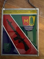 Wappenscheibe mit Kette