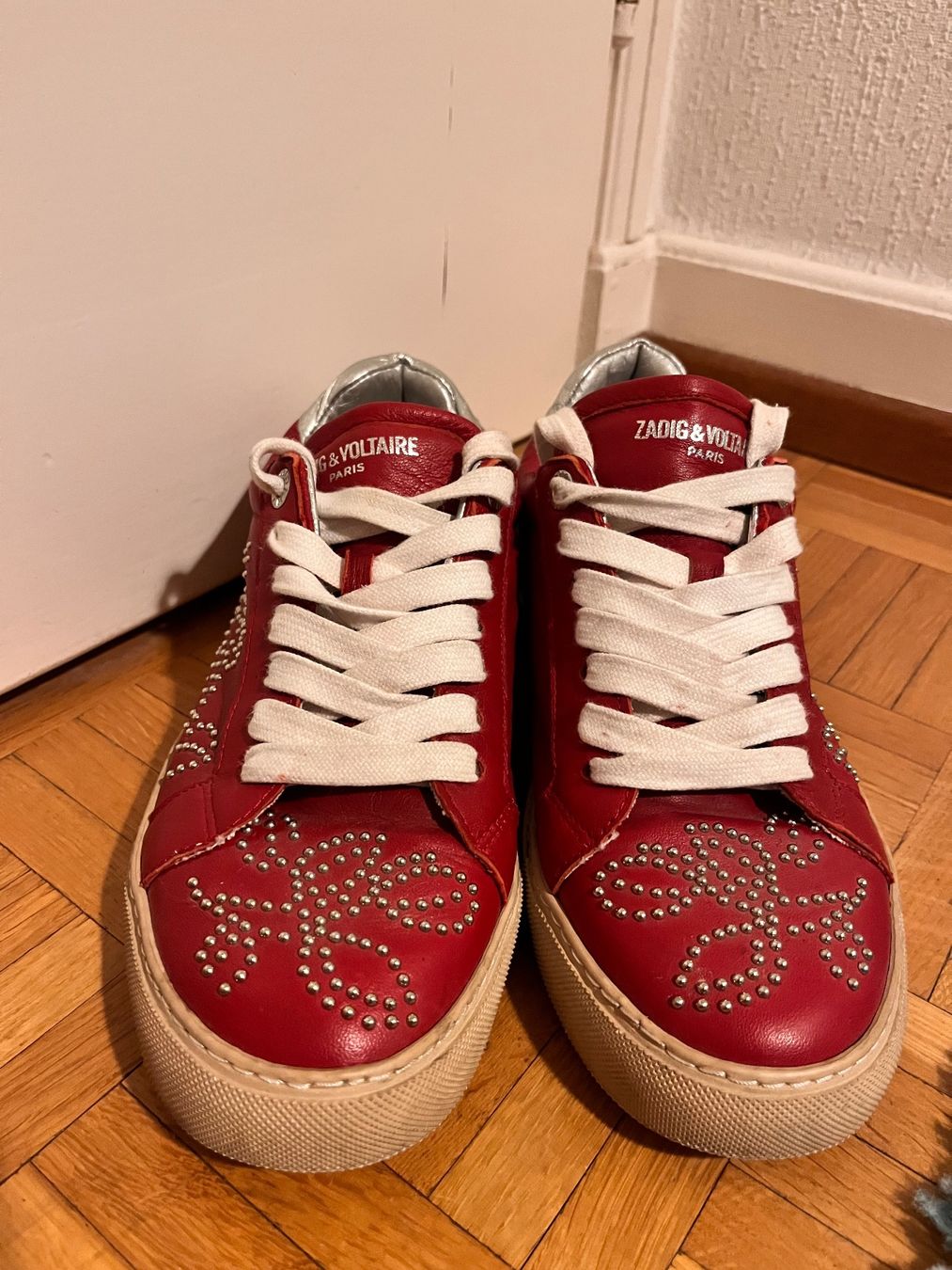 Zadig & Voltaire Scarpe da uomo: Baskets Zadig & Voltaire ,Cuir, Rouge Pointées – Usato da L'Orient venduto da var_ly9m 3