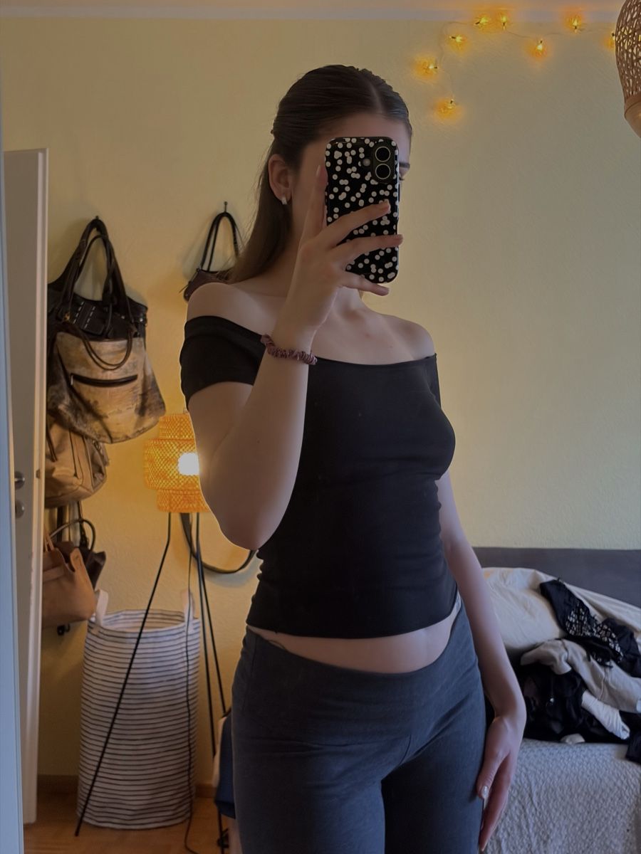 Brandy Melville Tops: Top von Brandy Melville – Neu (gemäss Beschreibung) aus Basel von pau_w9yw 2