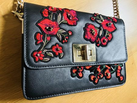 Mango Umhängetasche / Crossbody Bag Schwarz Blumen-Stickerei