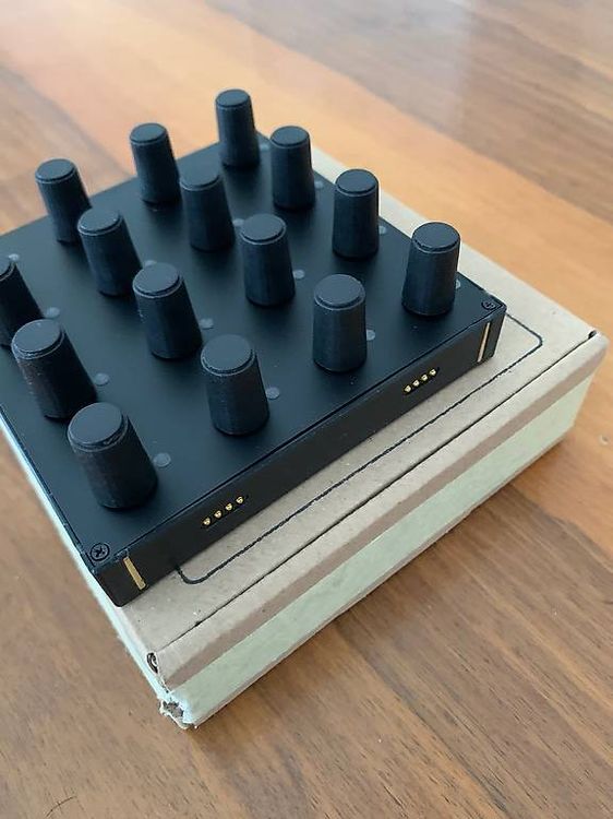 Intech Studio EN16 MIDIコントローラー