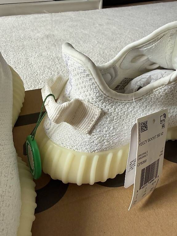 Adidas Scarpe da uomo: Yeezy Boost 350 White V2 - 40 2/3 – Nuovo e nell'imballaggio originale da Aubonne venduto da sgmf 2