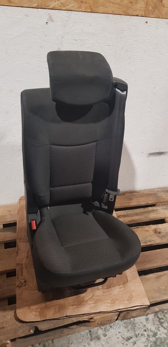 Tutti pezzi di ricambio auto: Renault Espace Sitze Auto Sitz Sjedili Siege Camper – Usato da Herzogenbuchsee venduto da ilh_kh5d