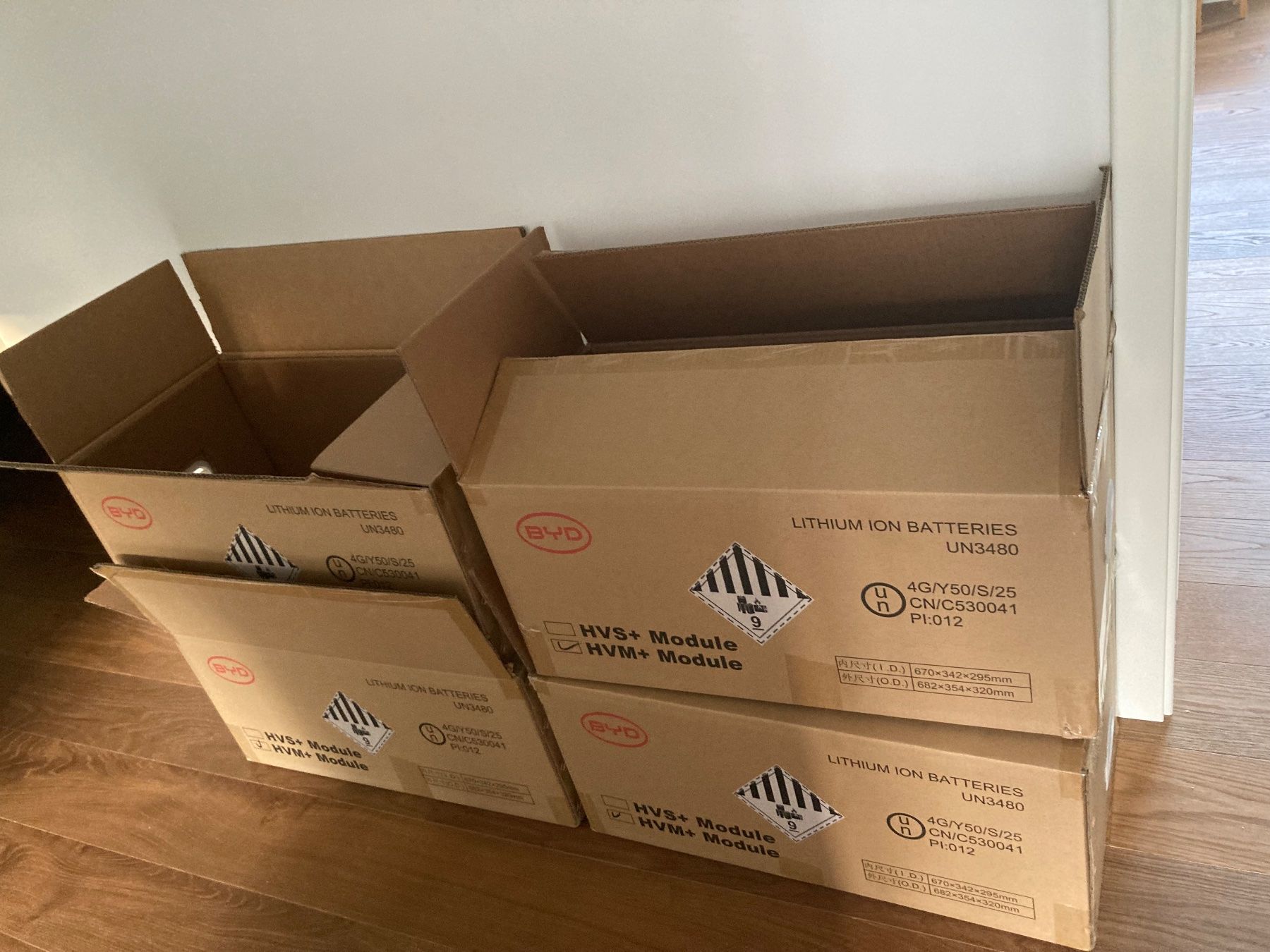 Cartons: 7 stabile Kartons mit Haltegriffen – D'occasion à Bigenthal par wconny