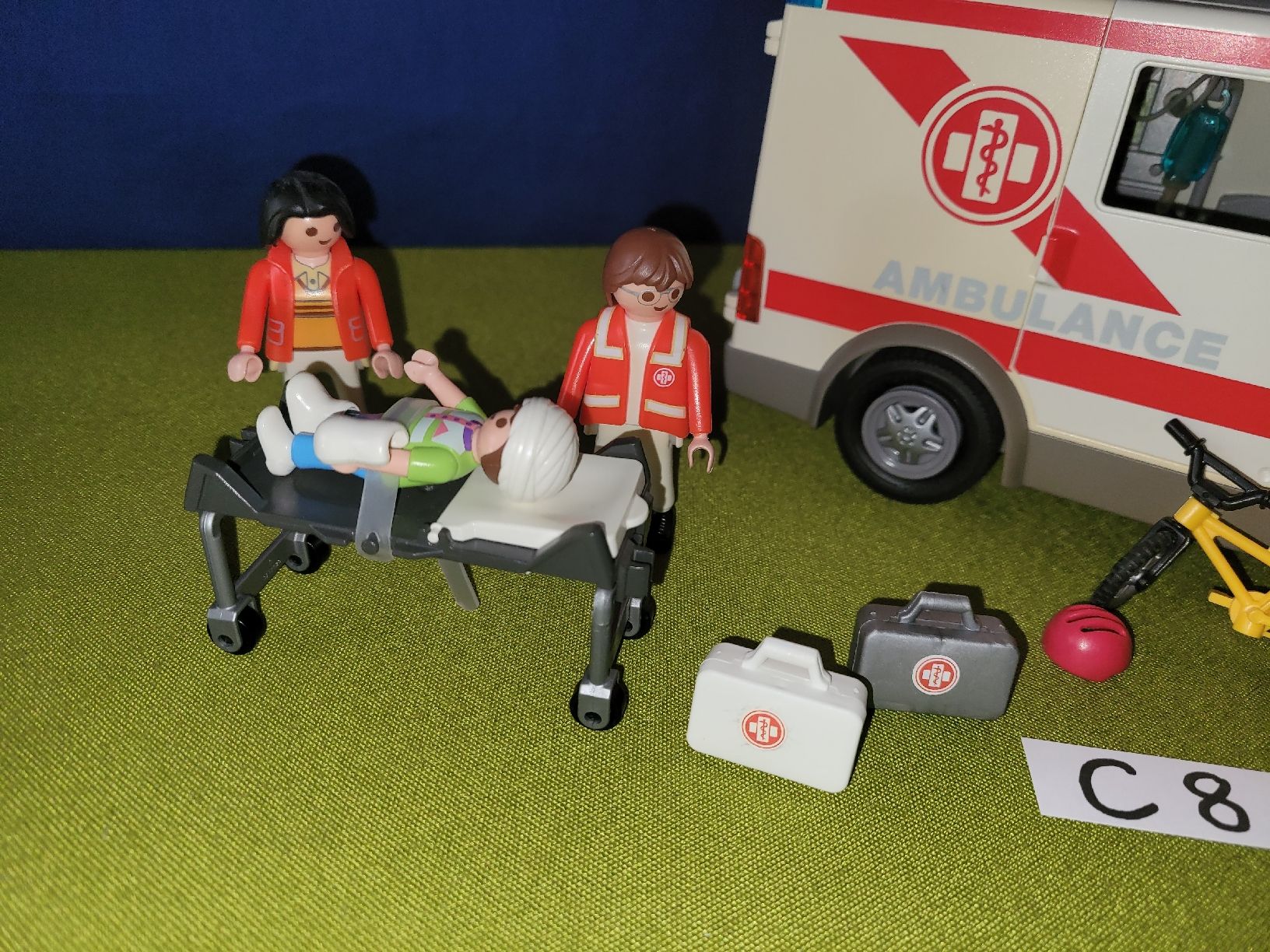 Playmobil Jouets: Playmobil Ambulance C8 – D'occasion à Aarberg par Fink010 1