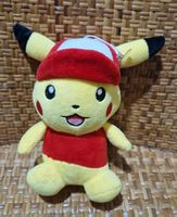 Pikachu Plüschtier mit Mütze
