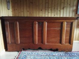 Antike Holztruhe, wunderschön und geräumig