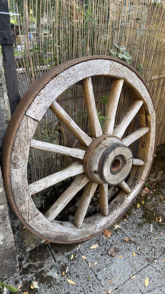 Carrozze: Antikes Wagenrad Holz Eisen   – Usato da Thunstetten venduto da Specht71 2