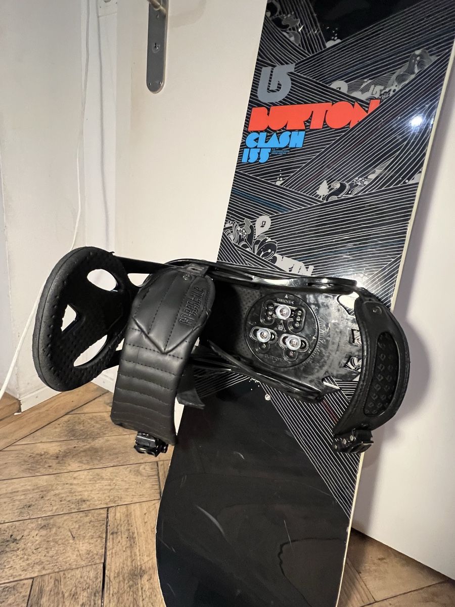 Burton Board: Snowboard Burton Clash 155 + Schuhe Nike – Usato da Luzern venduto da 301_7ftt 2