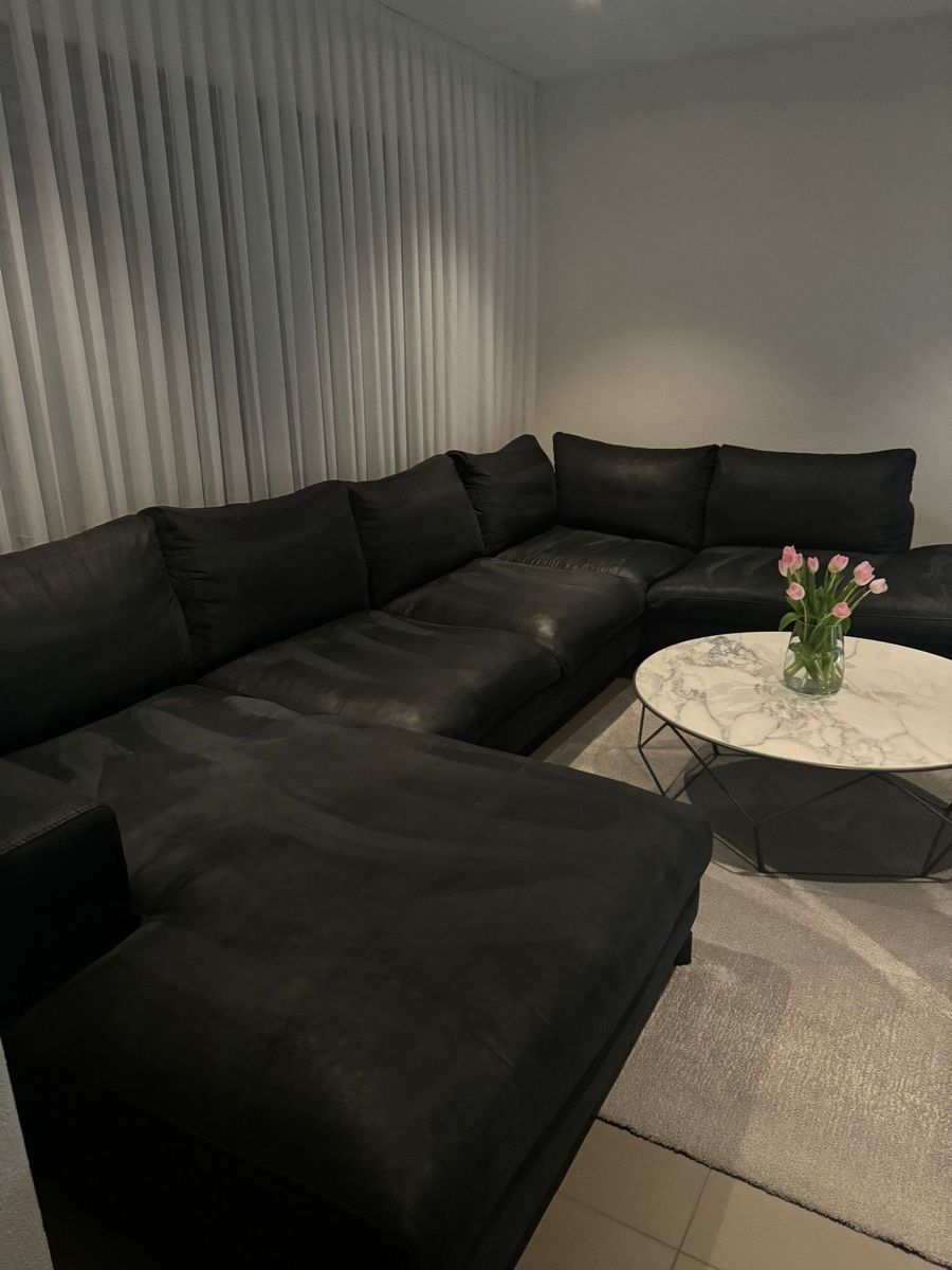 Divani: Schwarzes Ecksofa mit viel Platz – Usato da Hirschthal venduto da E_M.90 1