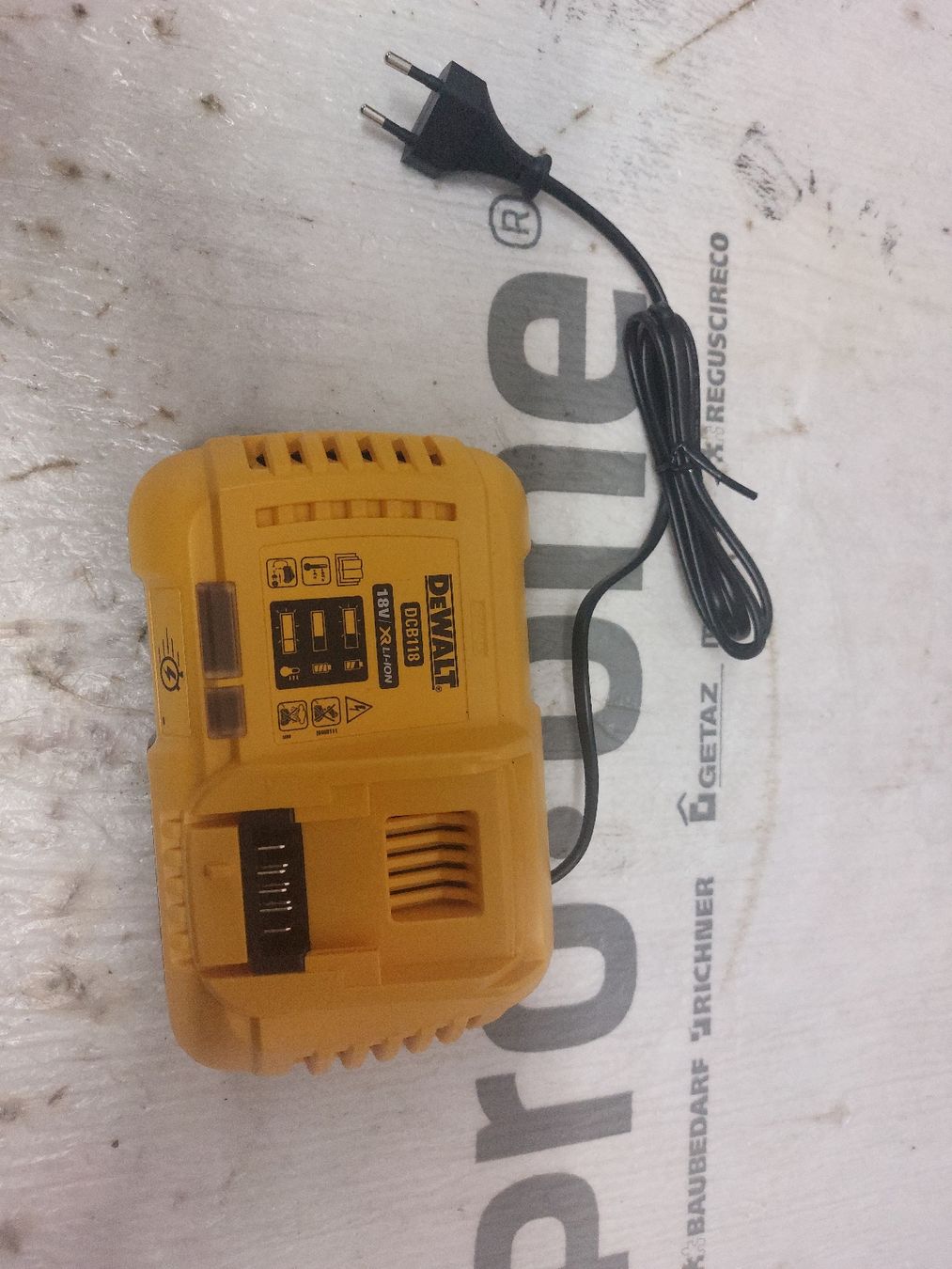 Dewalt Caricatori & Batterie: Dewalt Schnellladegerät – Nuovo (secondo la descrizione) da Niederbüren venduto da Subaru1106