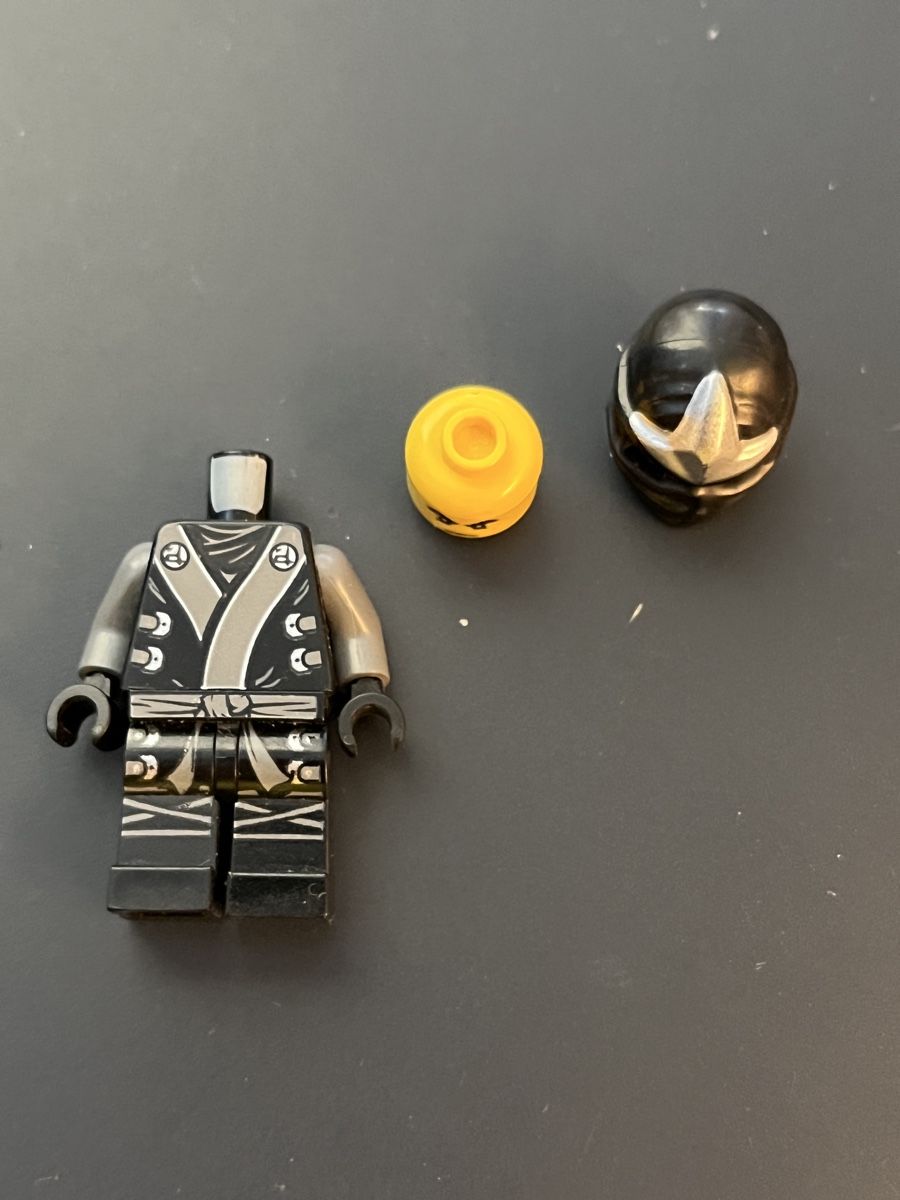 Lego Statuette: Ninjago Staffel 2 Cole Minifigur – Nuovo (secondo la descrizione) da Lupsingen venduto da sil_l6wg 2