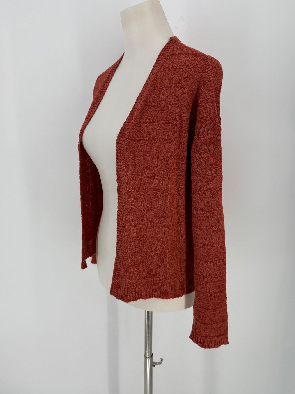 Pullover & Sweatshirts: Cardigan/ Strickjacke Gr. S rostrot von Chicorée – Gebraucht aus Auenstein von moin. 1