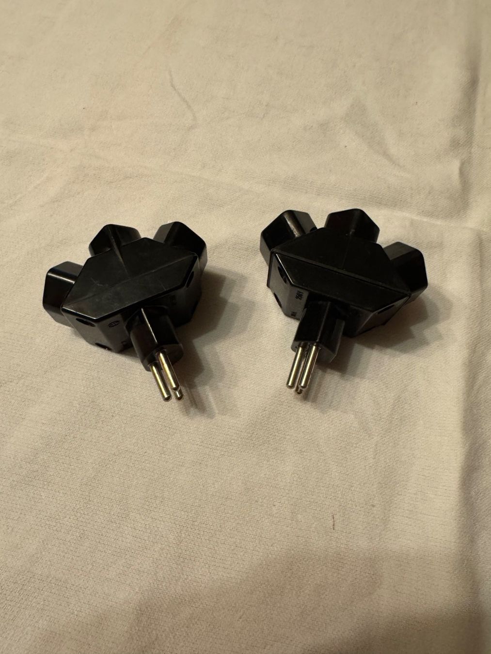 Unità & Adattatore: Lot de 2 adaptateurs multiples électriques! (45) – Usato da la Chaux-de-Fonds venduto da Lampe