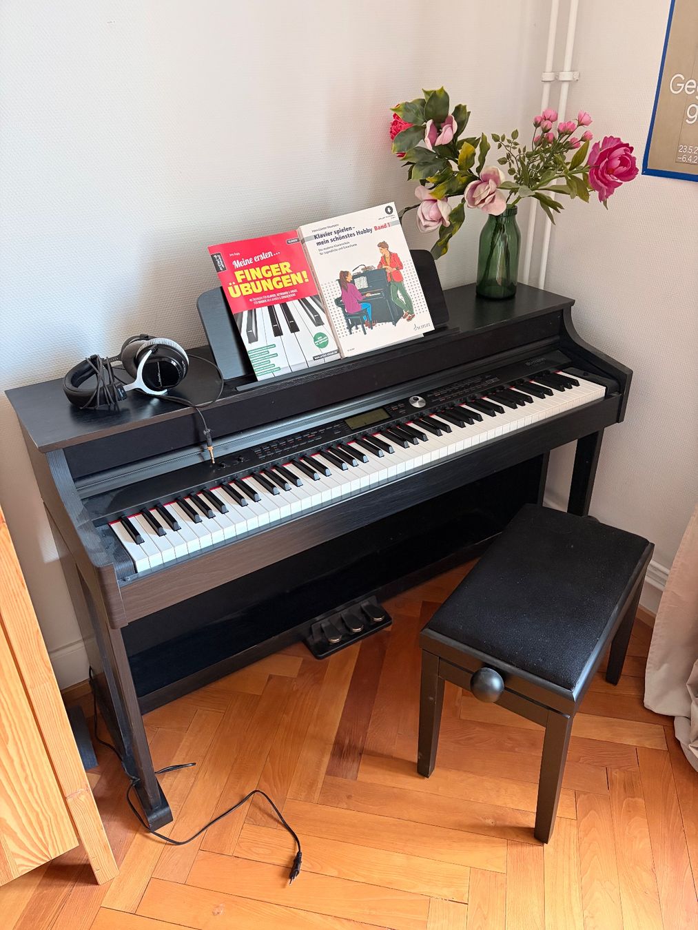 Thomann Musikinstrumente: Digitalpiano Thomann DP-95 B Arranger Set mit Hocker – Neu (gemäss Beschreibung) aus Zürich von ofranziska
