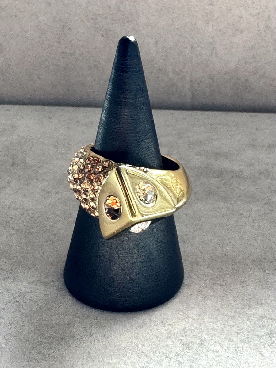 Louis Vuitton Anelli: LOUIS VUITTON Crystals Trunkies Ring – Usato da Kriens venduto da hannaandkiko 2