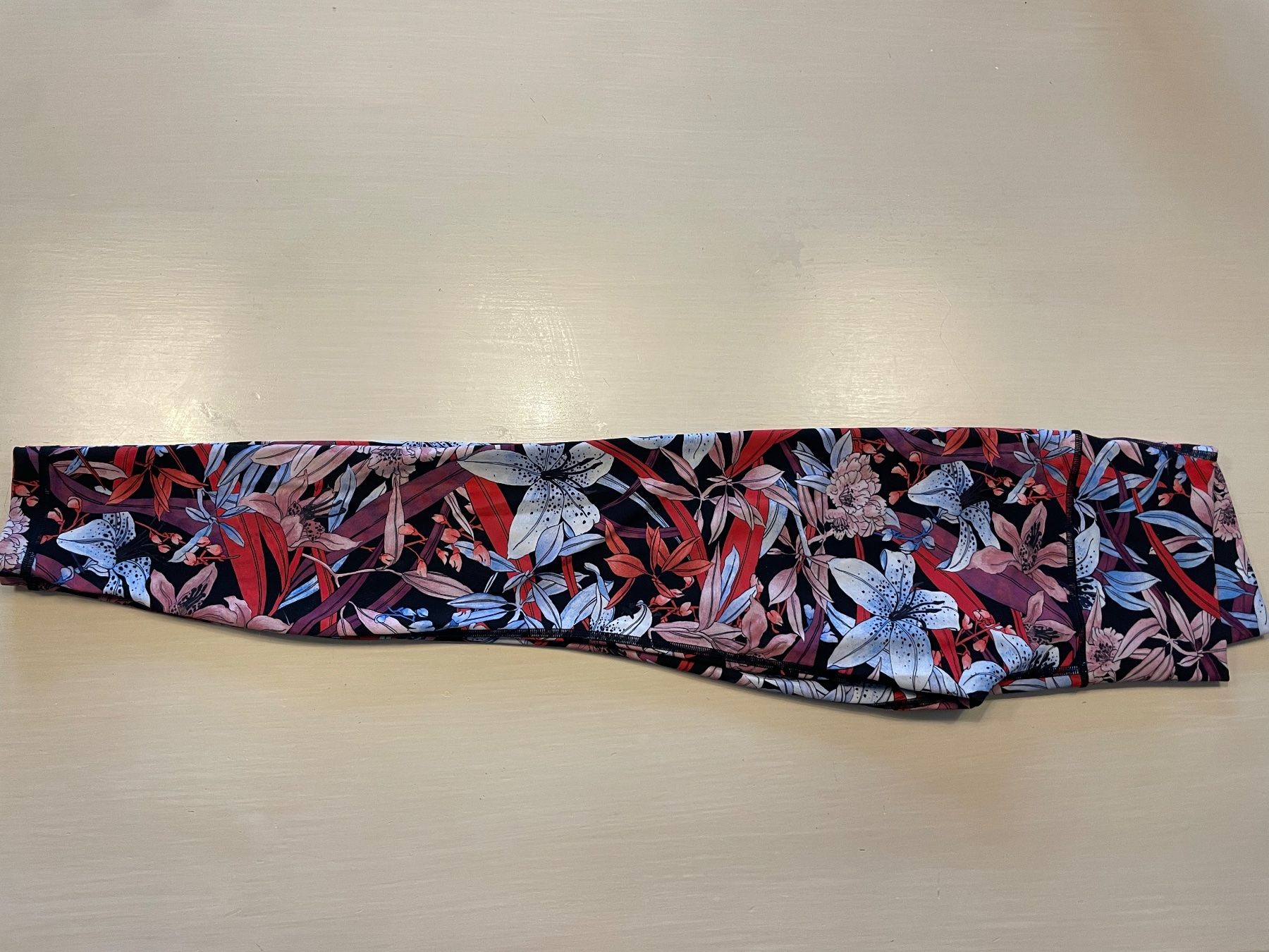 Lululemon Leggings: Leggings fleuris multicolores Lululemon – Gebraucht aus Trelex von fle_dqj6 5