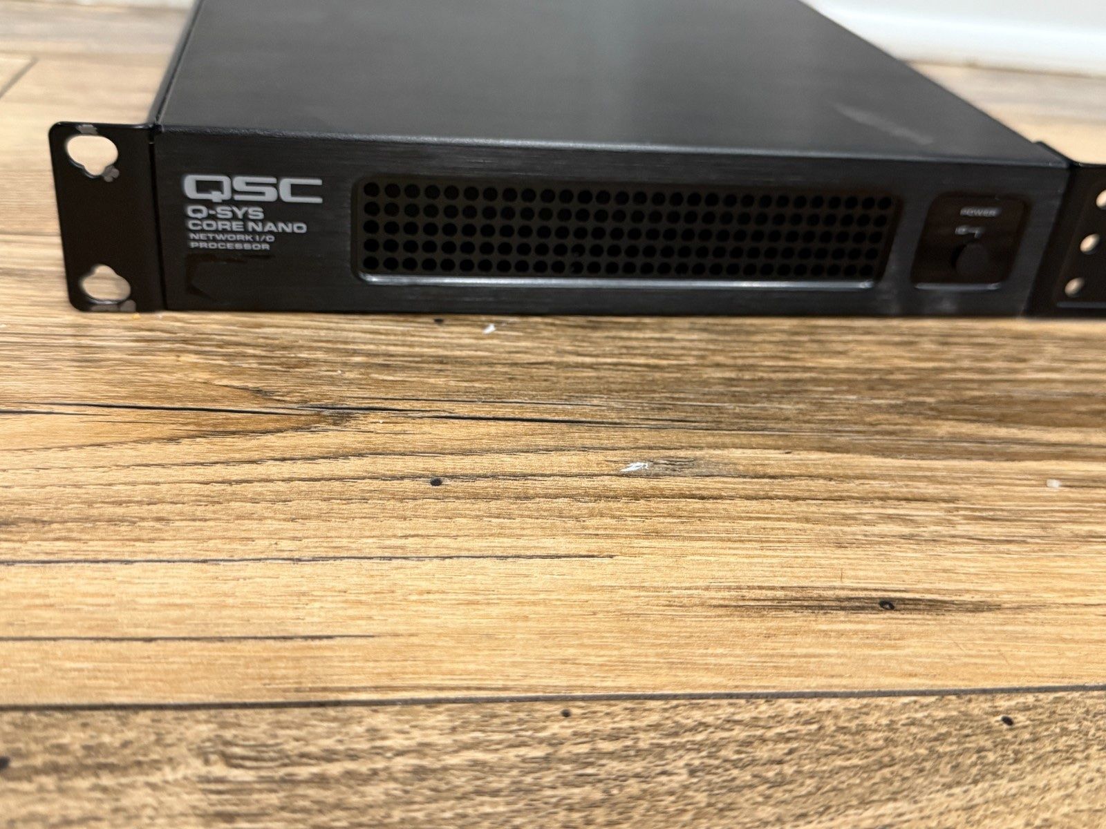 Strumenti musicali: QSC Q-SYS Core Nano – Usato da Winterthur venduto da Gemini235000