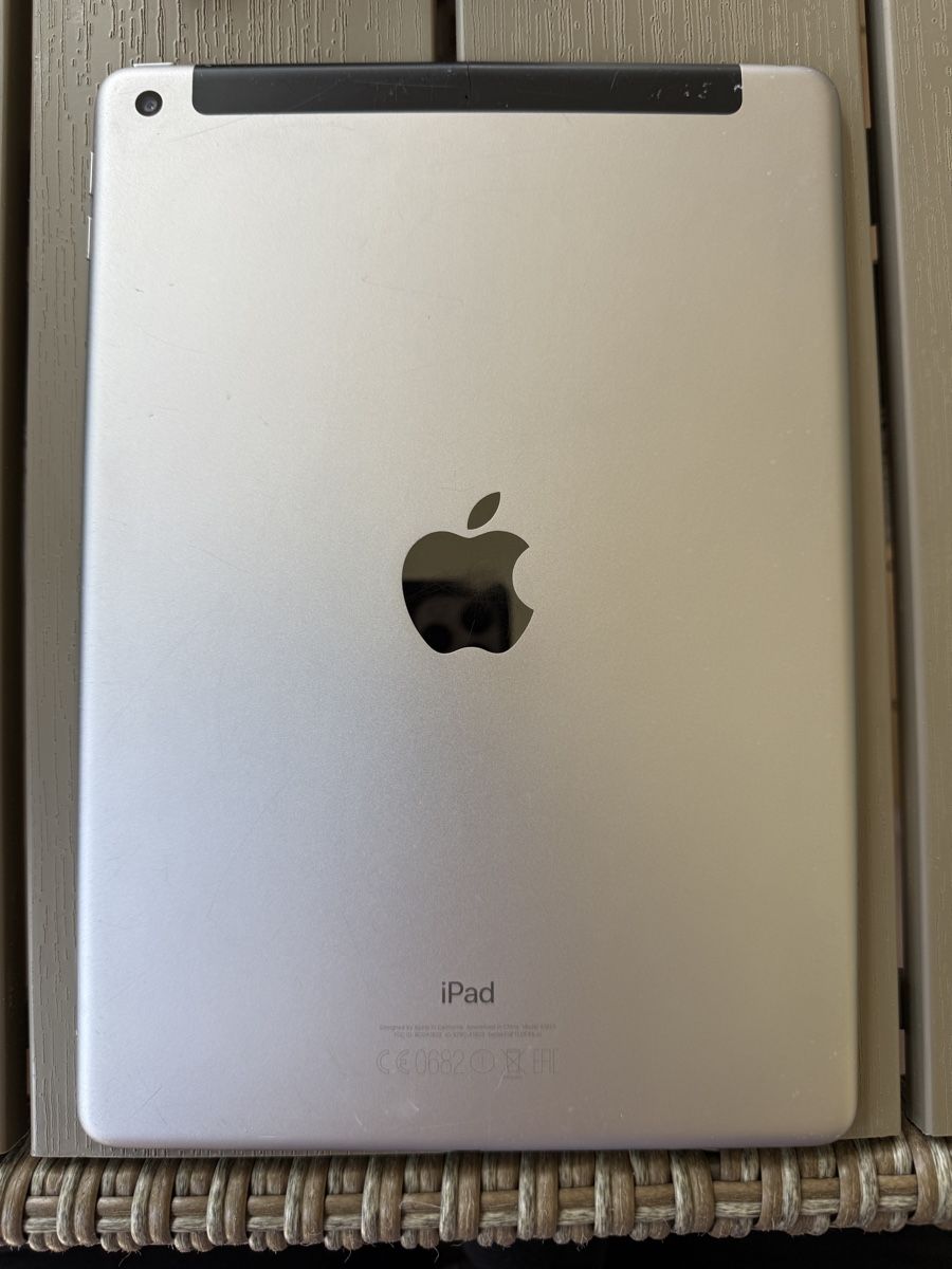 Apple Tablet PC: Apple iPad, 32GB, 5. Generation – Usato da Luzern venduto da Emlu20 3