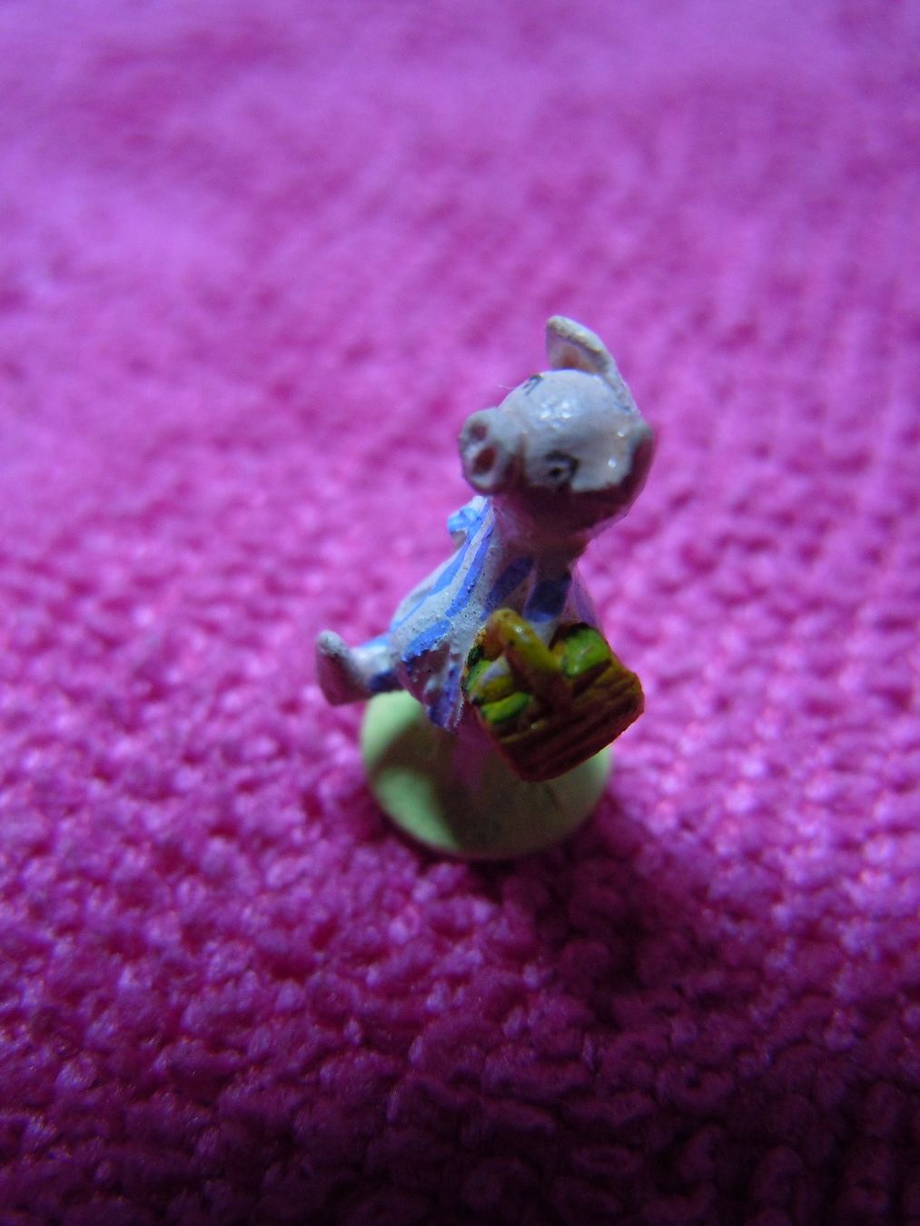 Statuette: Kleines Handbemaltes Schwein 1 cm – Usato da Luzern venduto da Baumli1 4