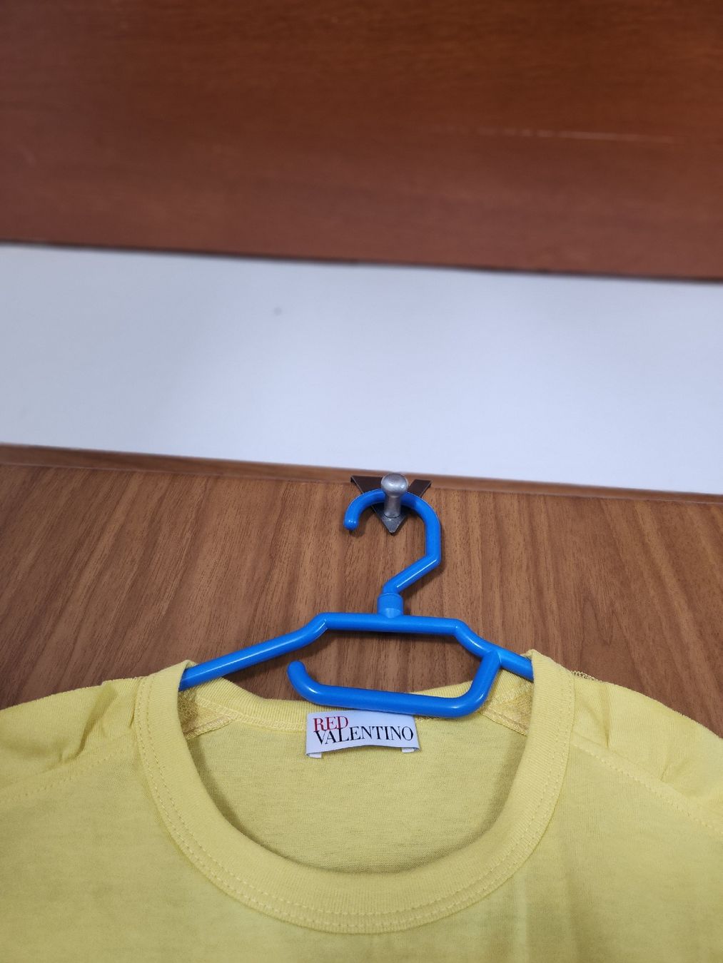 Valentino Tops: Top RED VALENTINO jaune taille M  – Gebraucht aus Niedergösgen von Eva2410 4