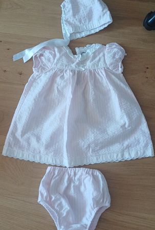 Babykleid mit Haube und Höschen neu