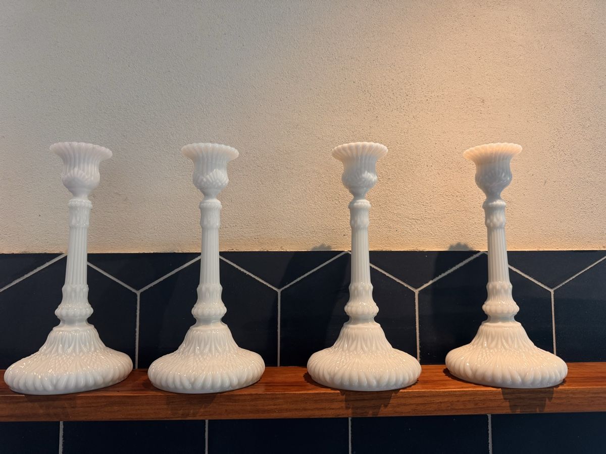 Kerzenständer: Opal Glas Kerzenständer  – Gebraucht aus Lausen von Mutuli