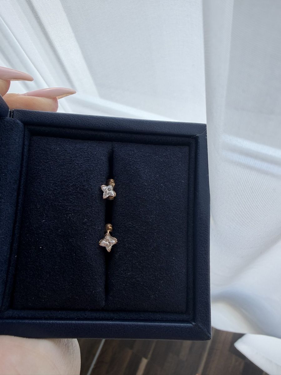 Louis Vuitton Ohrringe & -stecker: Louis Vuitton Diamant Ohrringe  – Neu (gemäss Beschreibung) aus Giebenach von Su99