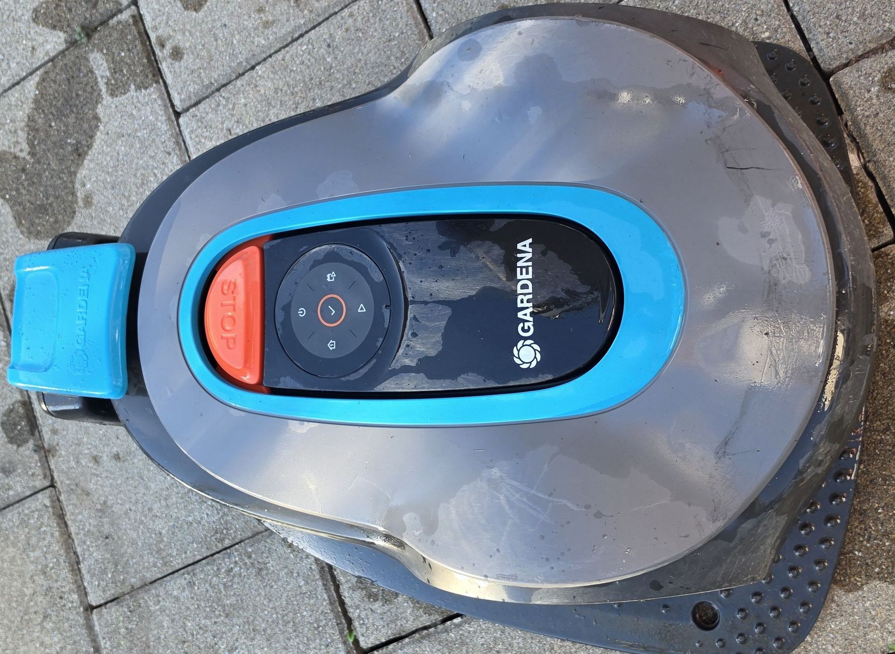 Gardena Tagliaerba: Gardena Mähroboter mit Garage – Usato da Staufen venduto da The-Guzzo-Family
