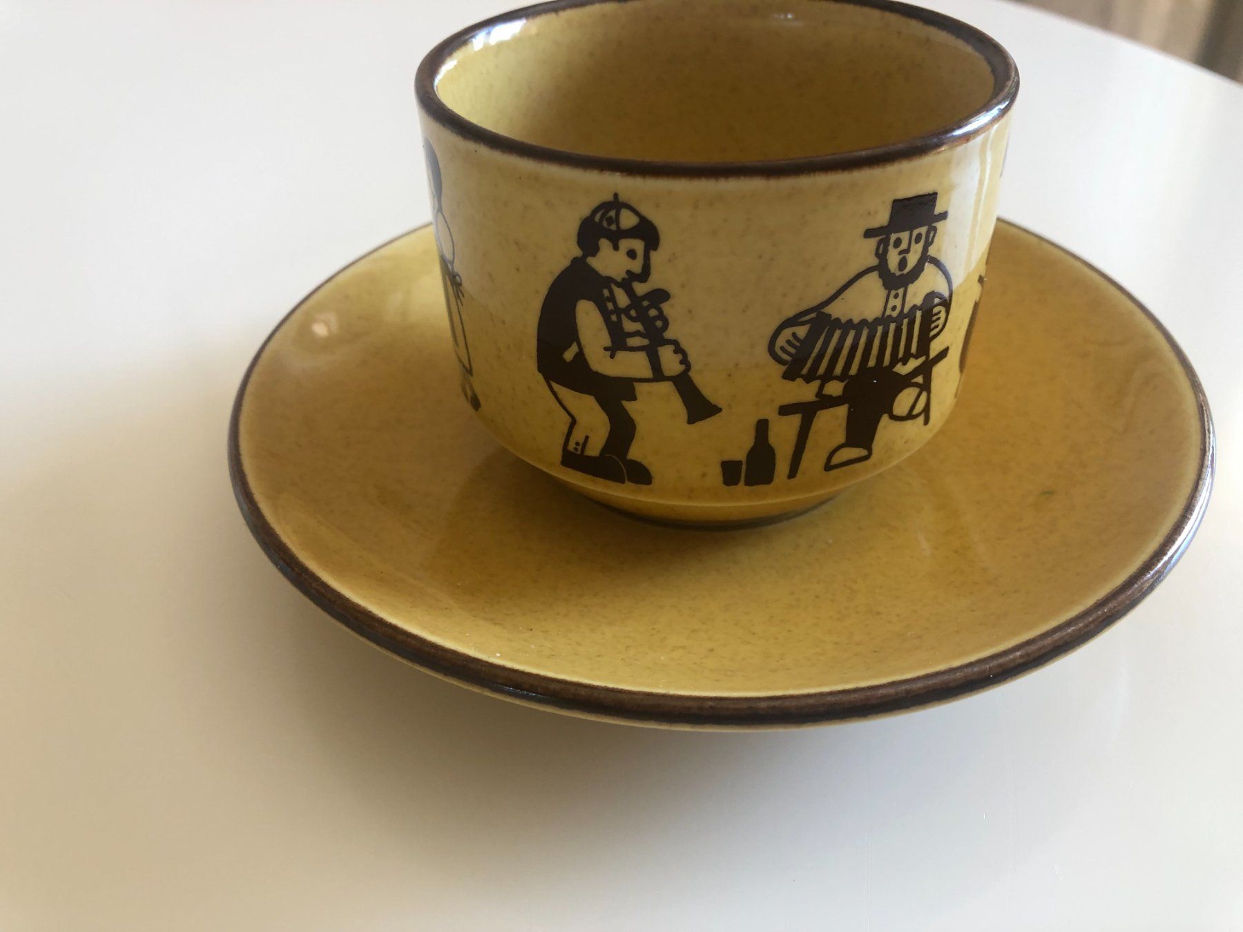 Rössler Tassen: Kaffeetasse Folklore von Rössler – Gebraucht aus Bassersdorf von sammelfloh 1