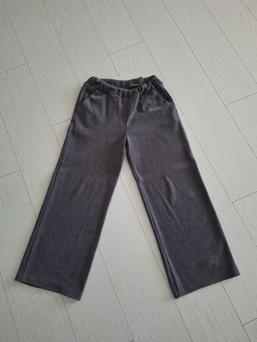 Pantaloni: Graue Cordhose, Grösse S/M, bequem – Usato da Pfäffikon ZH venduto da Grace2717