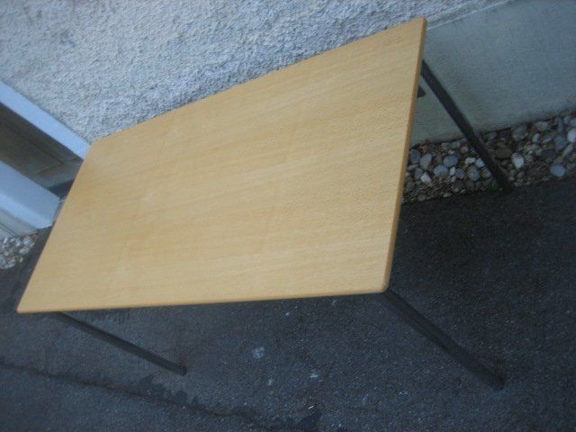 Tische: Tisch aus Holz, Beine klappbar – Gebraucht aus Winterthur von pf02 1