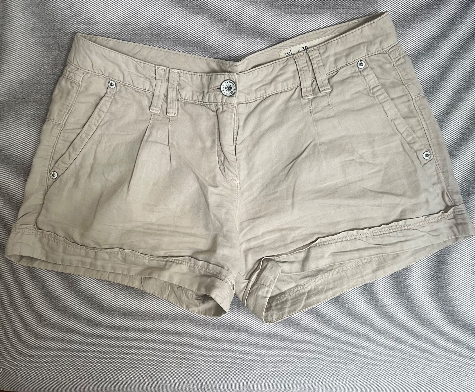 Sisley Pantaloni: Bundle 2x shorts EU 38 (Sisley + H&M) – Usato da Zürich venduto da s4mister 4