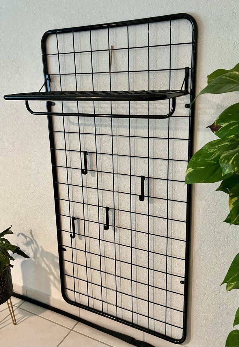 String Guardaroba: Vintage String Metall Garderobe mit Hutablage  – Usato da Hunzenschwil venduto da Madachica