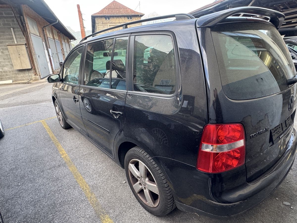 VW Automobili: VW Touran 2.0 TDI – Usato da Thônex venduto da COCO_VR6 4
