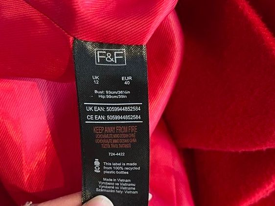 Cappotti: Red Winter Coat - Ladies Size 40 - Excellent Condition – Usato da Umiken venduto da deb_57xk 6