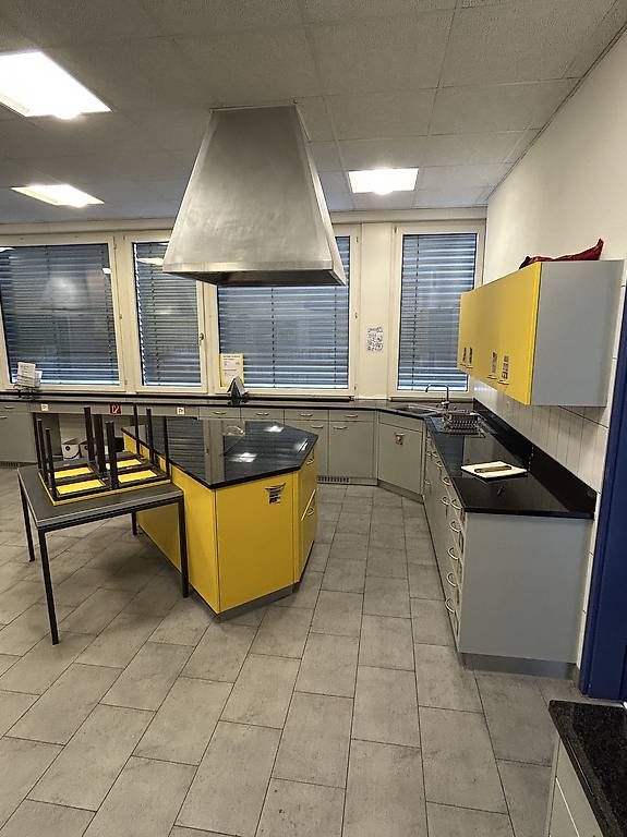 Cuisines complètes: Kochschule 4 Stationen , küche – D'occasion à Stans par Benzen