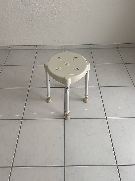 Tabourets: Duschhocker – D'occasion à Schwerzenbach par nic_zt5r