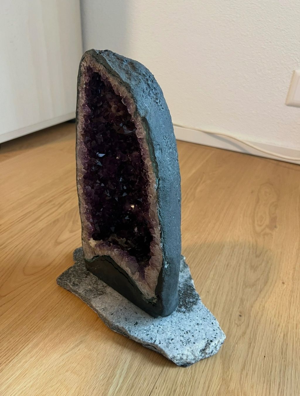 Toutes les décorations: Grosser Amethyst auf Sockel – D'occasion à Honau par philiooo 1