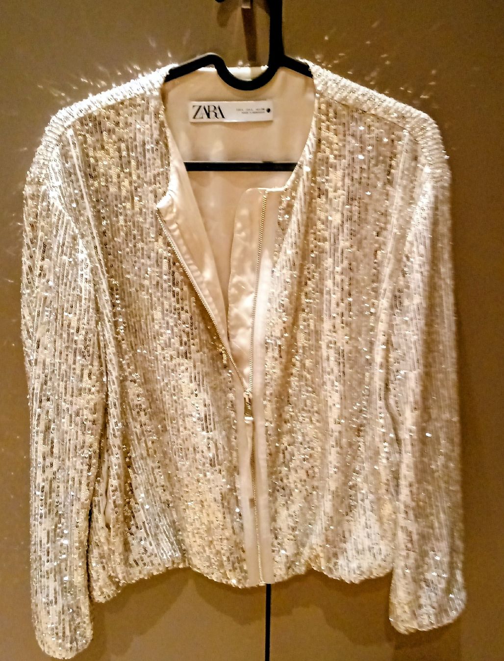 Zara Jacken: Bomber paillettes dorée – Neu (gemäss Beschreibung) aus Paradiso von NCLaurence