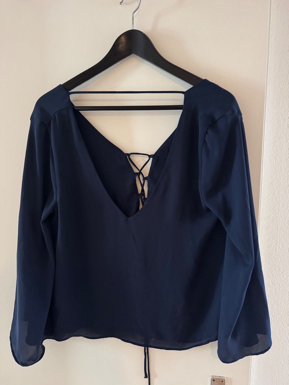 Zara Blusen: Damen Bluse Dunkelblau Schnuering M neu – Gebraucht aus Zürich von sofiaalpac 1