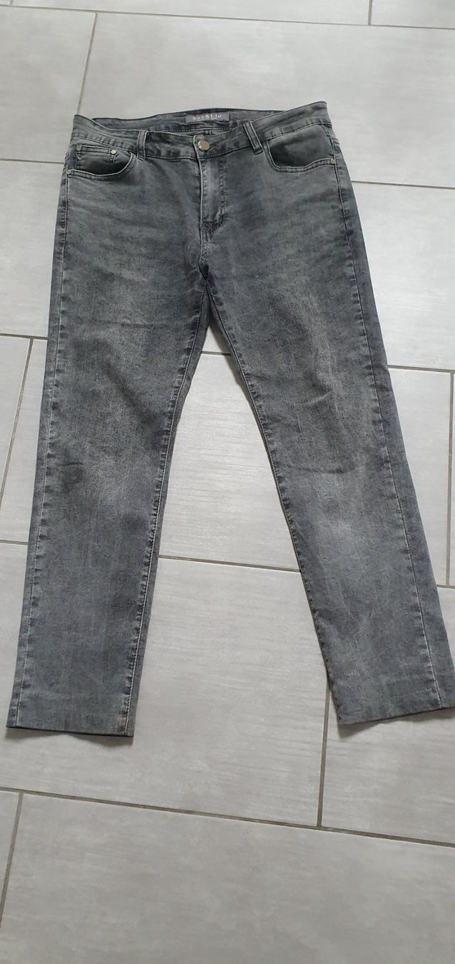 Jeans: Graue Jeans, Gr 40/42, L 28 – Usato da Wallenwil venduto da Rainbow45