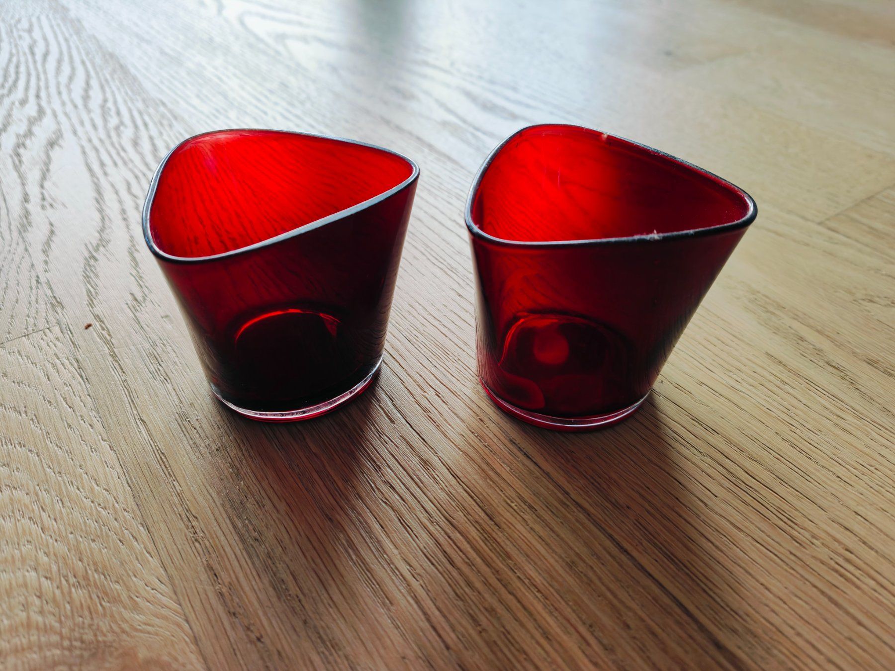 Kerzen: 2x Teelichter im Glas, Rot, gebraucht – Gebraucht aus Birmensdorf ZH von mku_9qbw